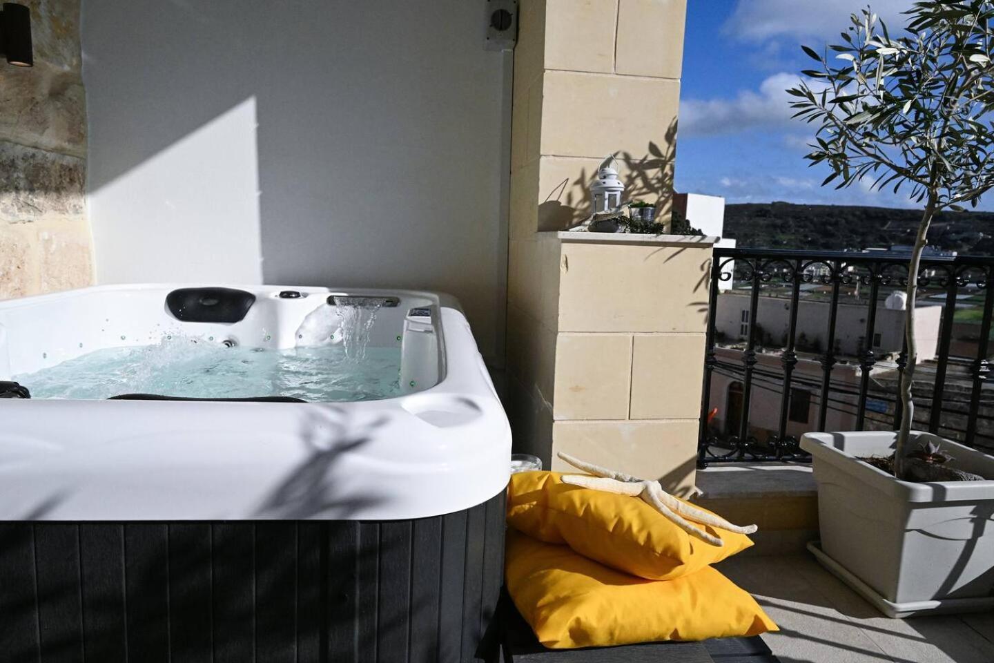 Ta'Lonza Luxury Near Goldenbay With Hot Tub App3 Apartment Mellieha Ngoại thất bức ảnh
